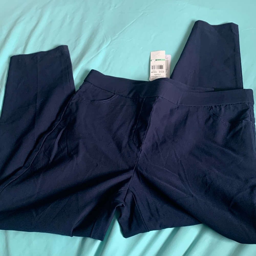 NWT Alfred dunner allure pant. Navy. Size 8P